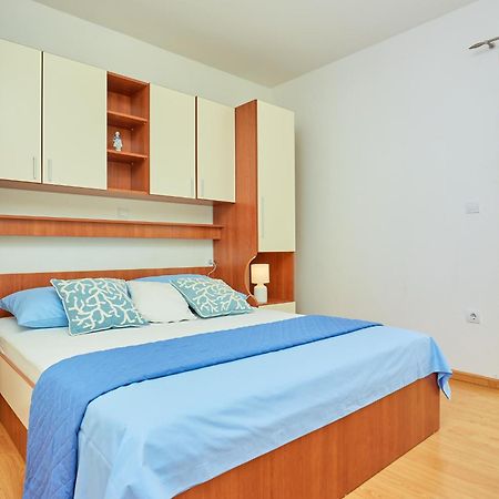 Apartments Zelic Tučepi Exterior foto