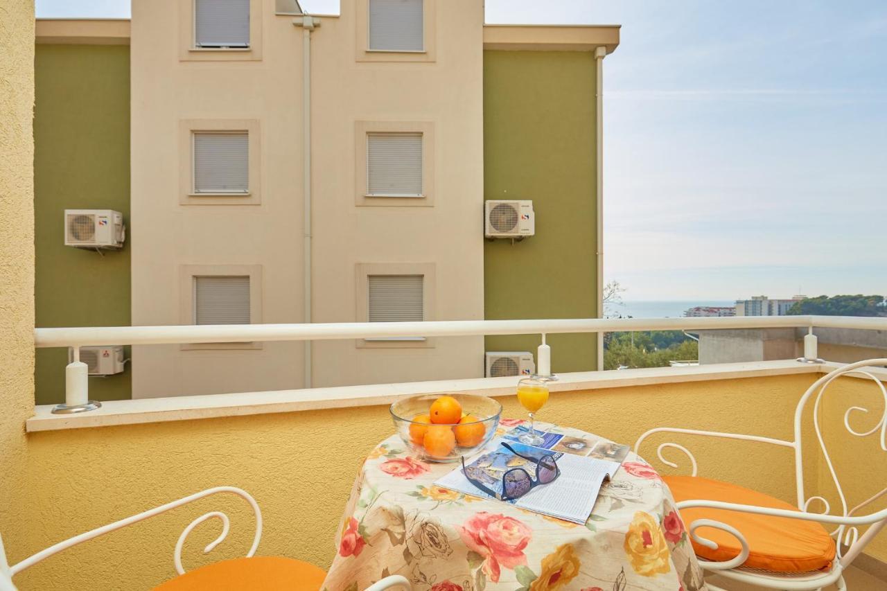 Apartments Zelic Tučepi Zimmer foto