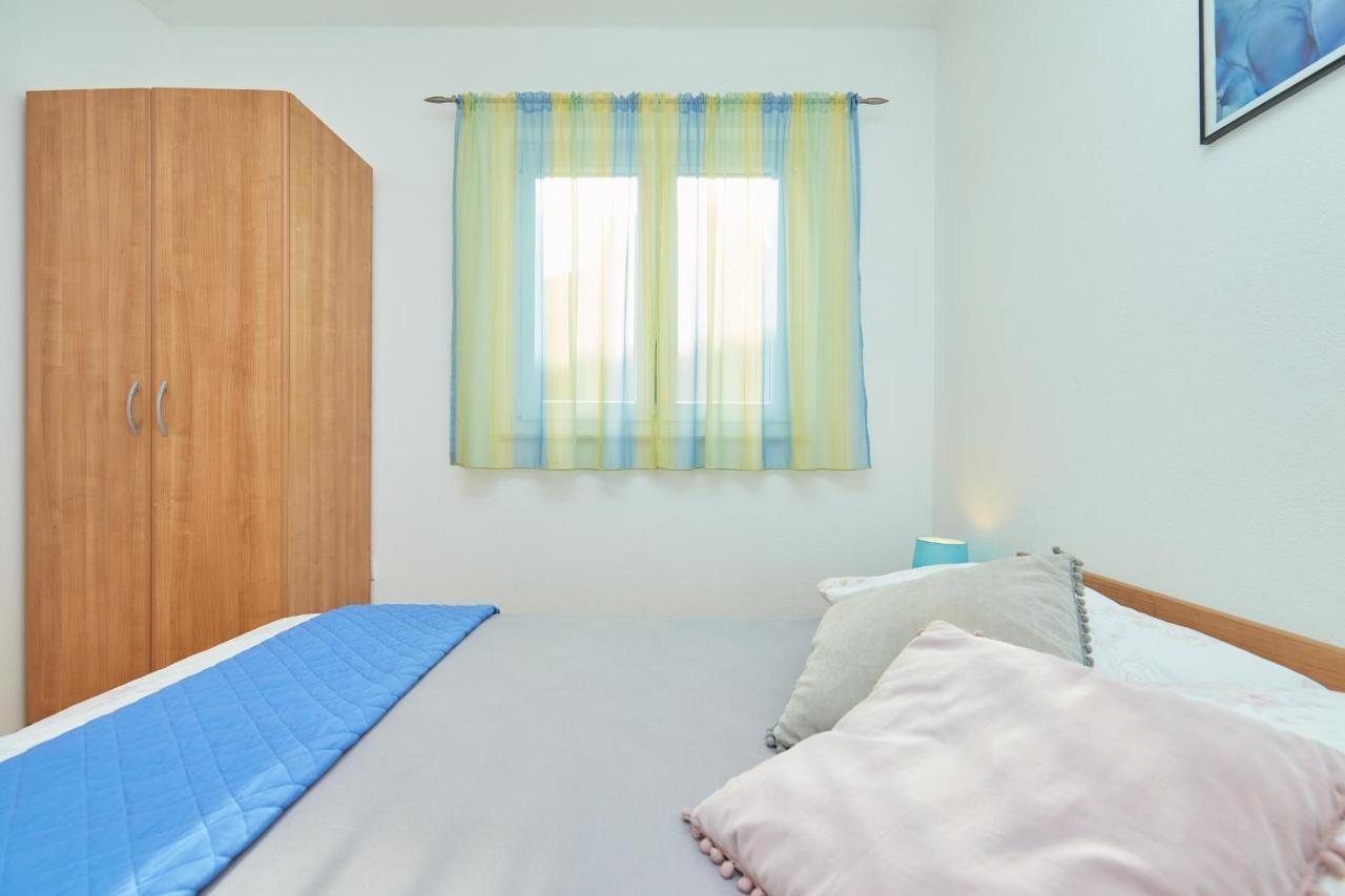 Apartments Zelic Tučepi Zimmer foto