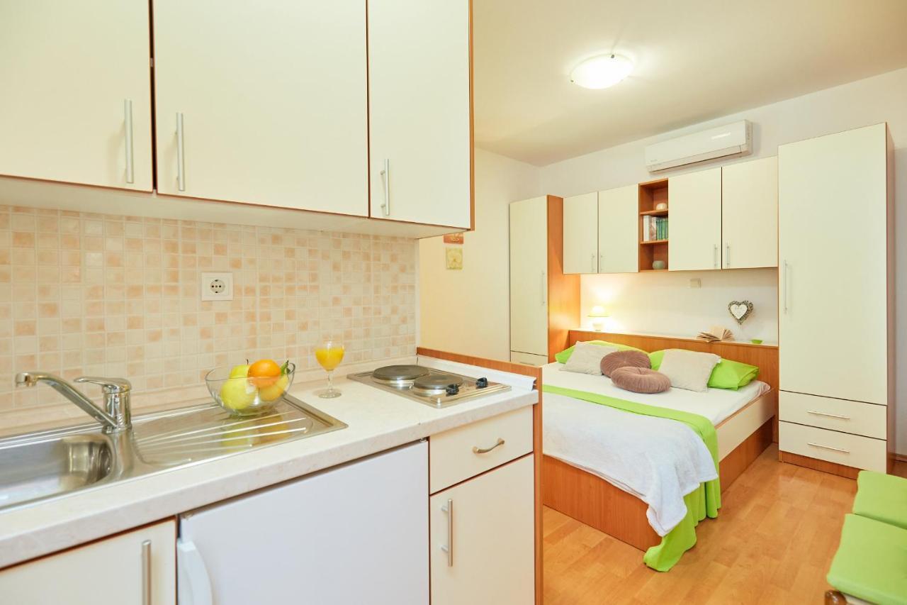 Apartments Zelic Tučepi Zimmer foto