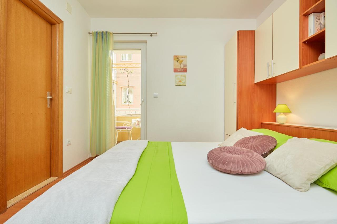 Apartments Zelic Tučepi Zimmer foto