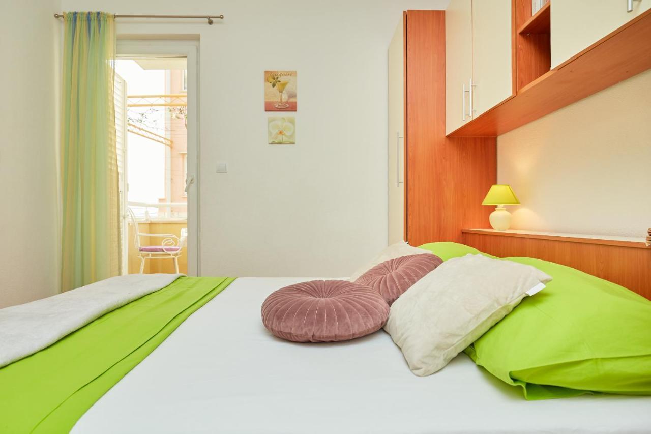 Apartments Zelic Tučepi Zimmer foto