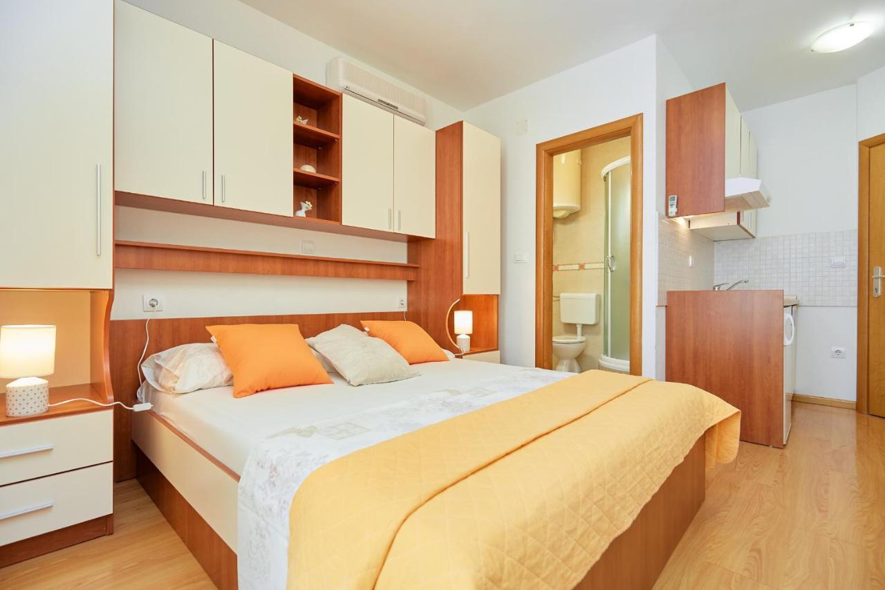 Apartments Zelic Tučepi Zimmer foto