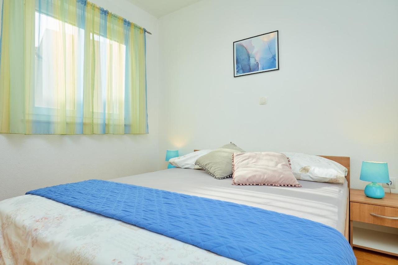 Apartments Zelic Tučepi Zimmer foto