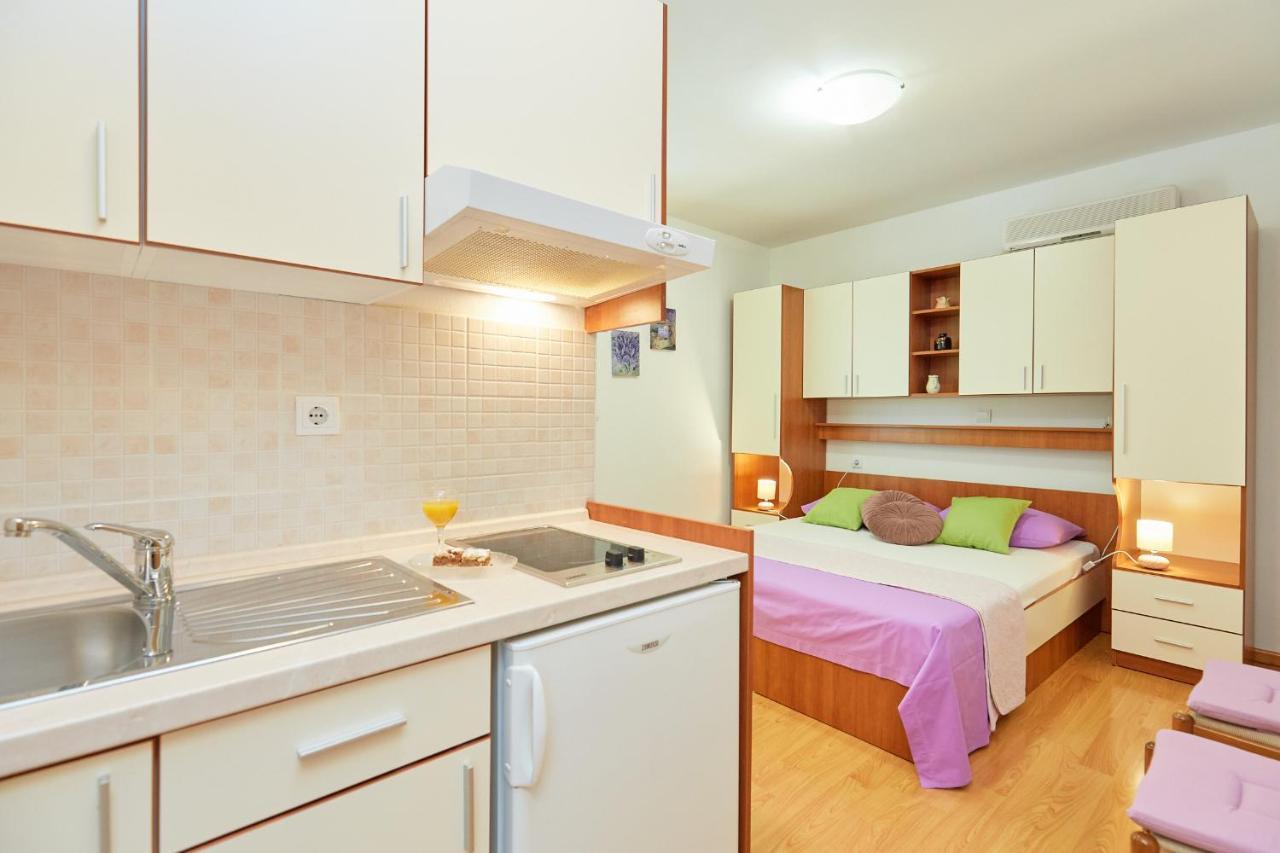 Apartments Zelic Tučepi Zimmer foto