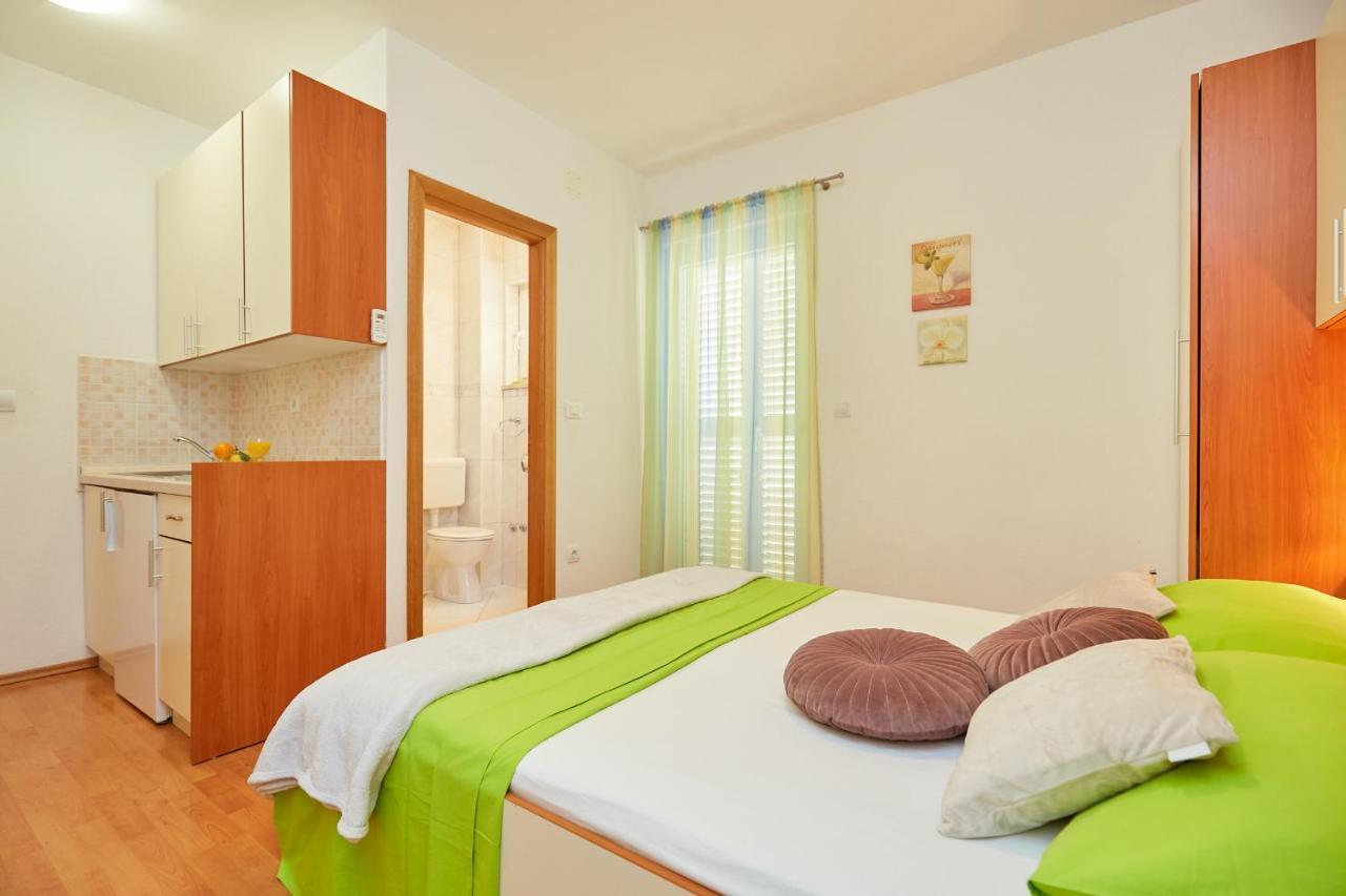 Apartments Zelic Tučepi Zimmer foto
