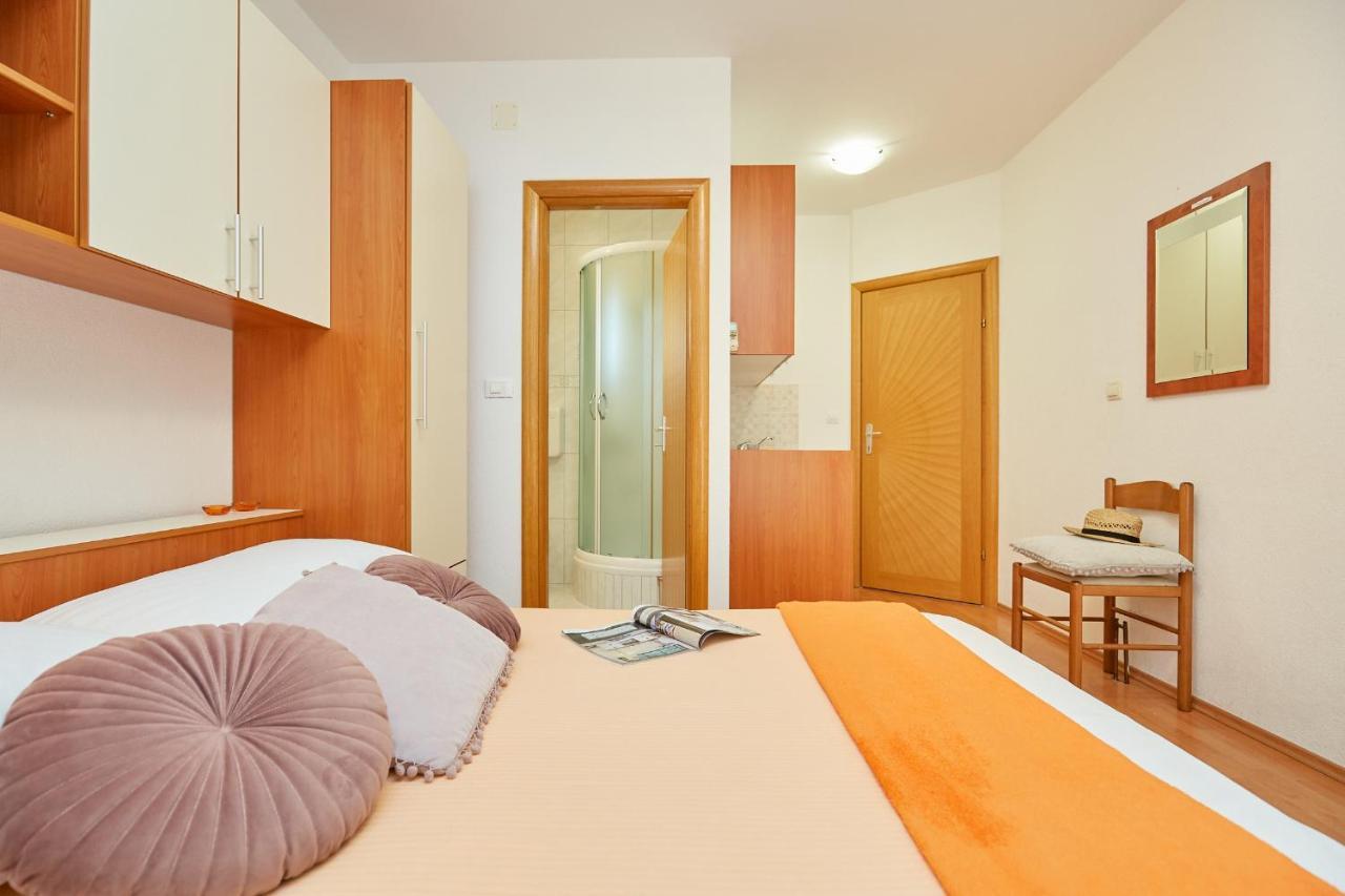 Apartments Zelic Tučepi Zimmer foto