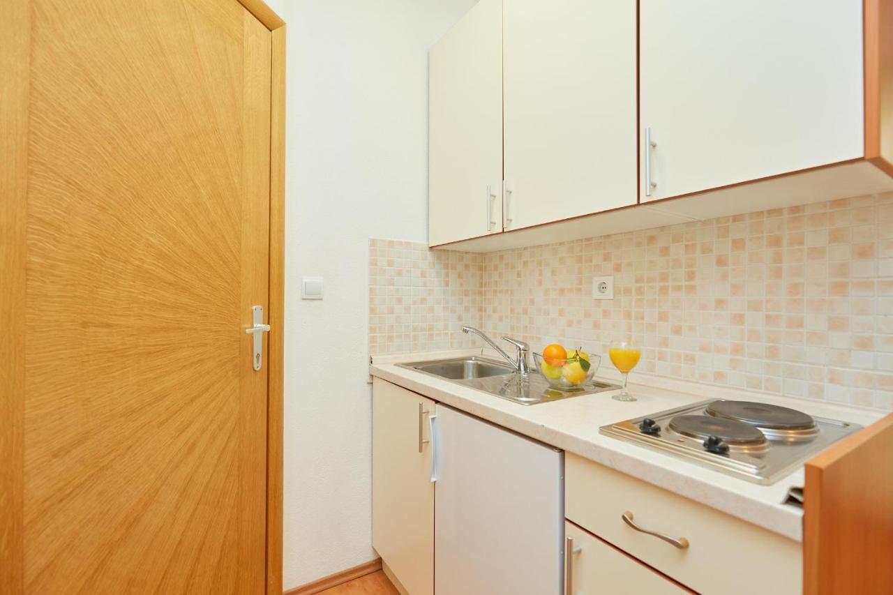Apartments Zelic Tučepi Zimmer foto