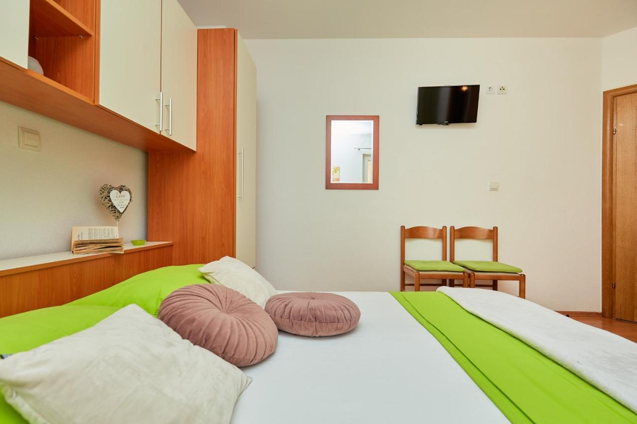 Apartments Zelic Tučepi Zimmer foto
