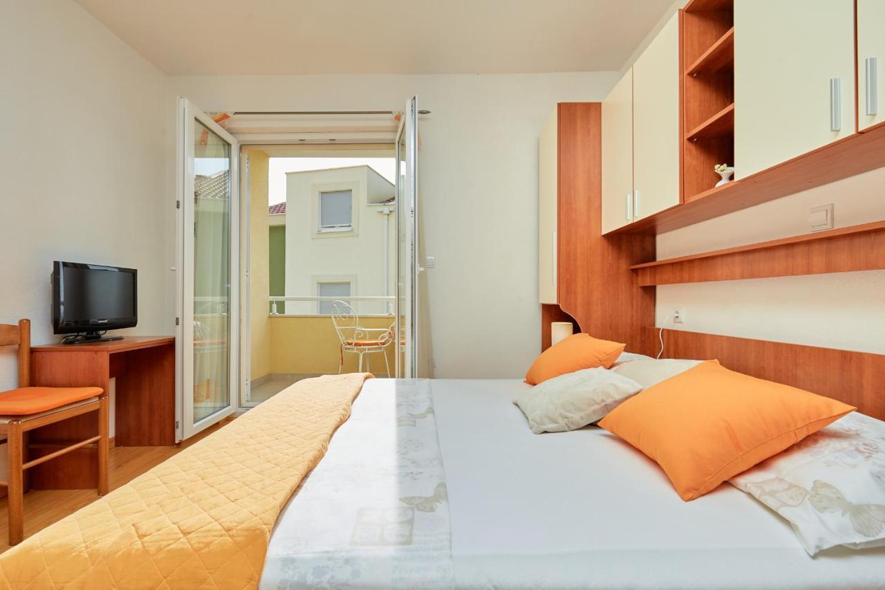 Apartments Zelic Tučepi Zimmer foto