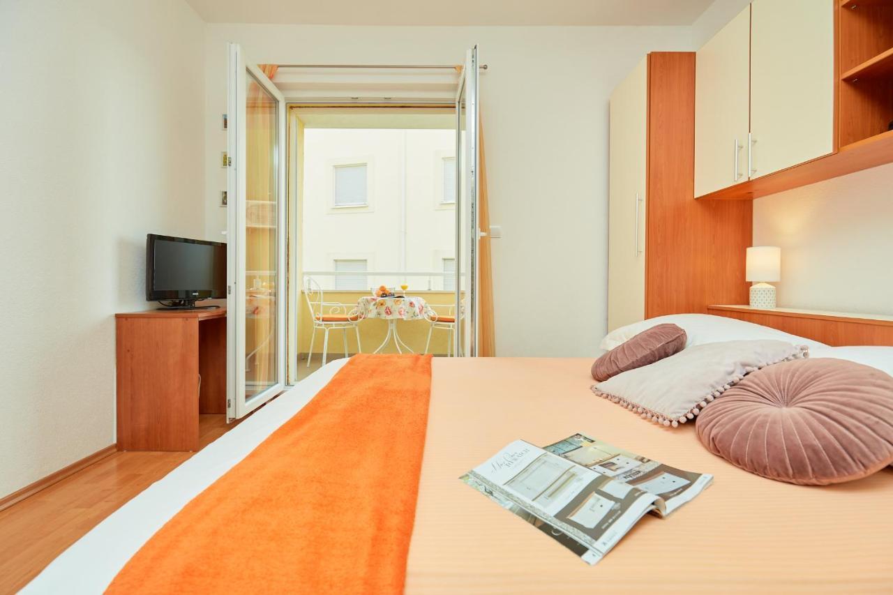 Apartments Zelic Tučepi Exterior foto